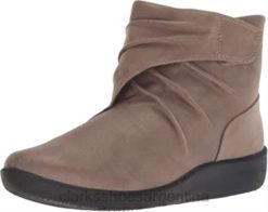 Clarks mujer Bota de moda clarks sillian tana sintética peltre para mujer BPDZ202256 peltre sintético